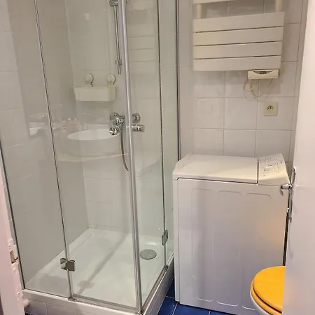 Apartment A 2 Min Du Metro